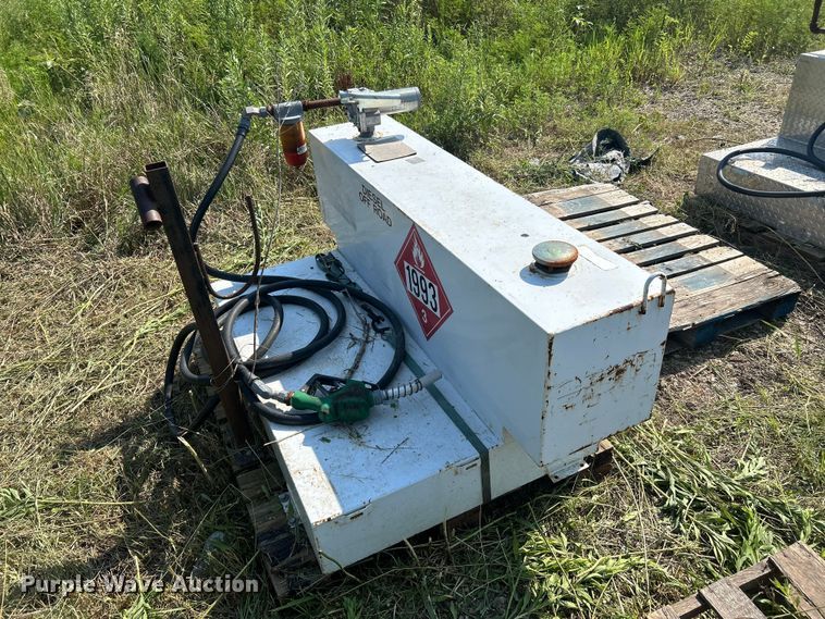 image for item DN6687 (6) auxiliary fuel tanks