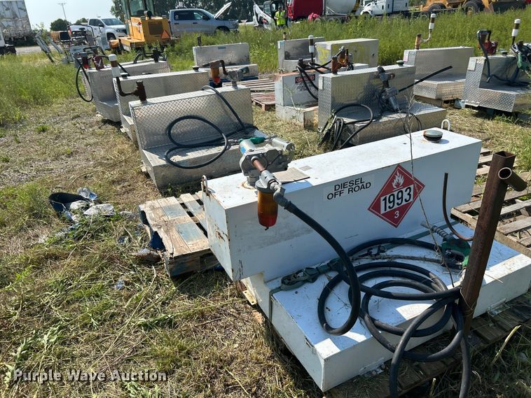 image for item DN6687 (6) auxiliary fuel tanks