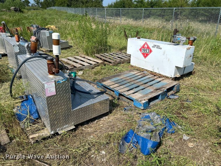 image for item DN6687 (6) auxiliary fuel tanks