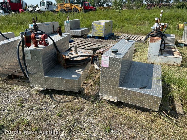 image for item DN6687 (6) auxiliary fuel tanks