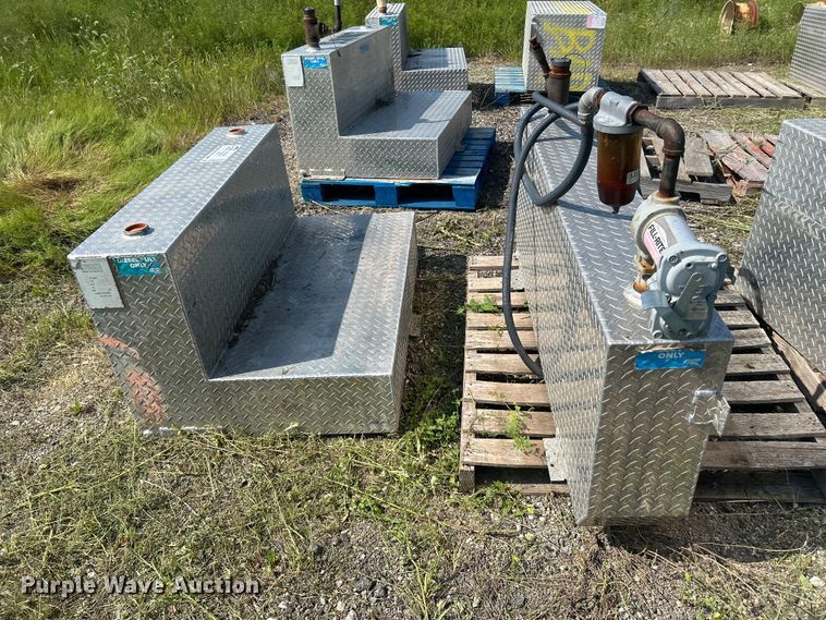 image for item DN6687 (6) auxiliary fuel tanks