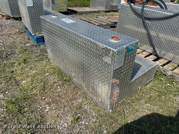 image for item DN6687 (6) auxiliary fuel tanks