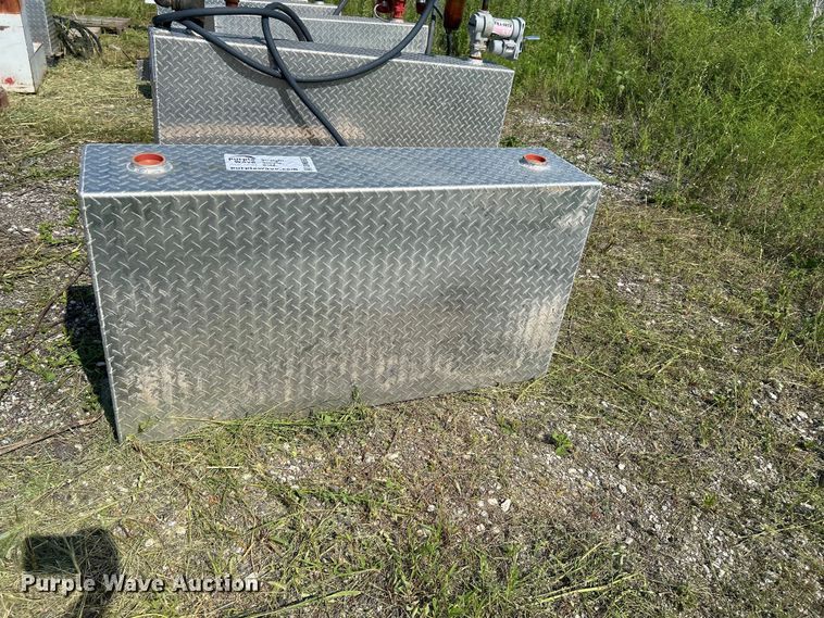 image for item DN6687 (6) auxiliary fuel tanks