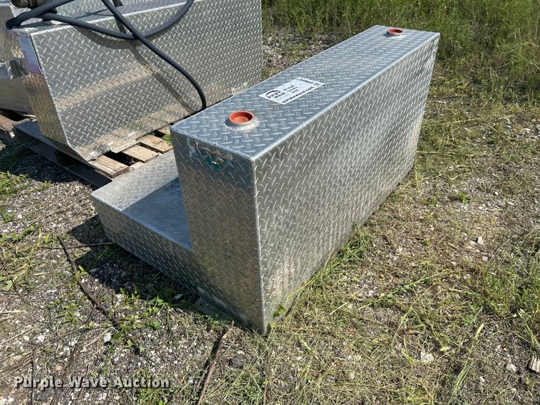 image for item DN6687 (6) auxiliary fuel tanks
