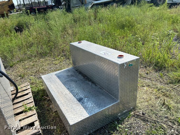 image for item DN6687 (6) auxiliary fuel tanks