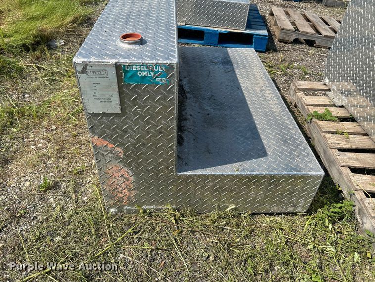 image for item DN6687 (6) auxiliary fuel tanks