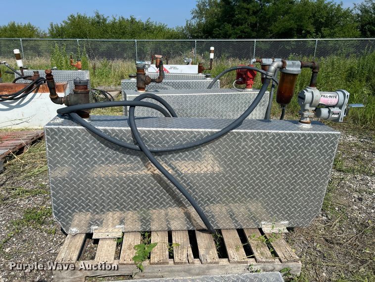 image for item DN6687 (6) auxiliary fuel tanks