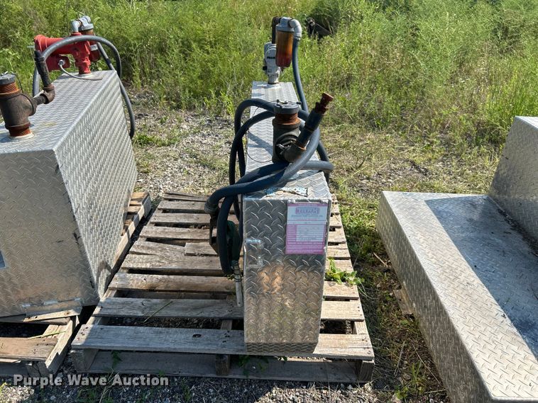 image for item DN6687 (6) auxiliary fuel tanks