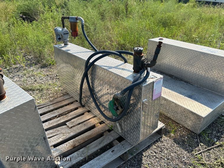 image for item DN6687 (6) auxiliary fuel tanks