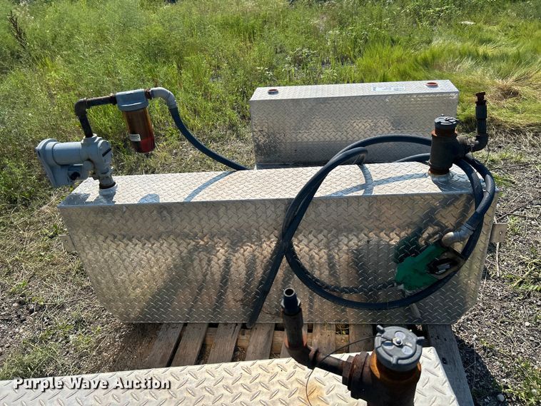 image for item DN6687 (6) auxiliary fuel tanks