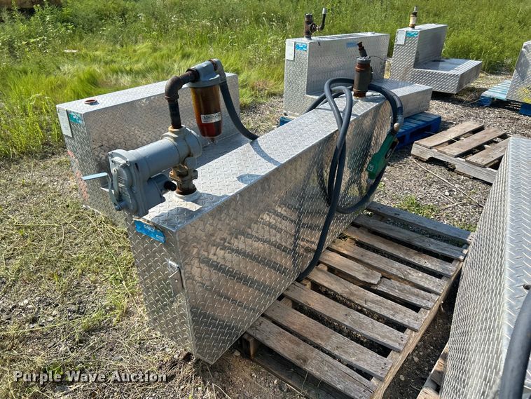 image for item DN6687 (6) auxiliary fuel tanks