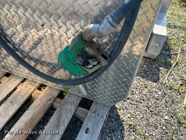 image for item DN6687 (6) auxiliary fuel tanks