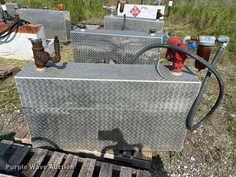 image for item DN6687 (6) auxiliary fuel tanks