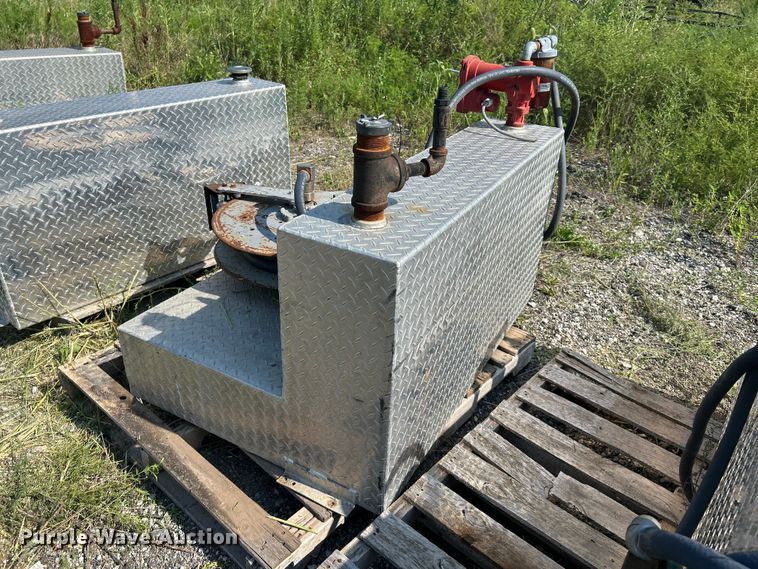 image for item DN6687 (6) auxiliary fuel tanks