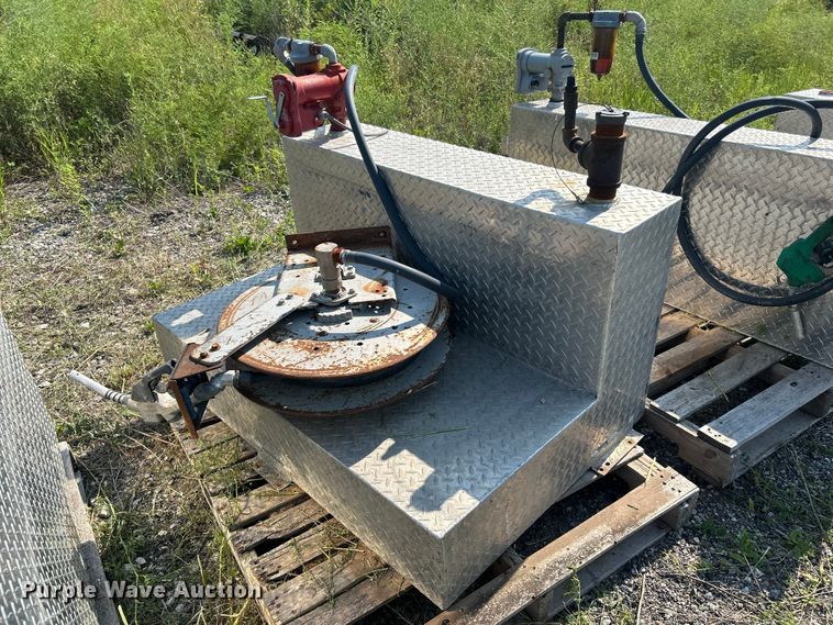 image for item DN6687 (6) auxiliary fuel tanks