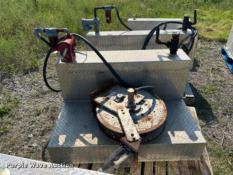 image for item DN6687 (6) auxiliary fuel tanks