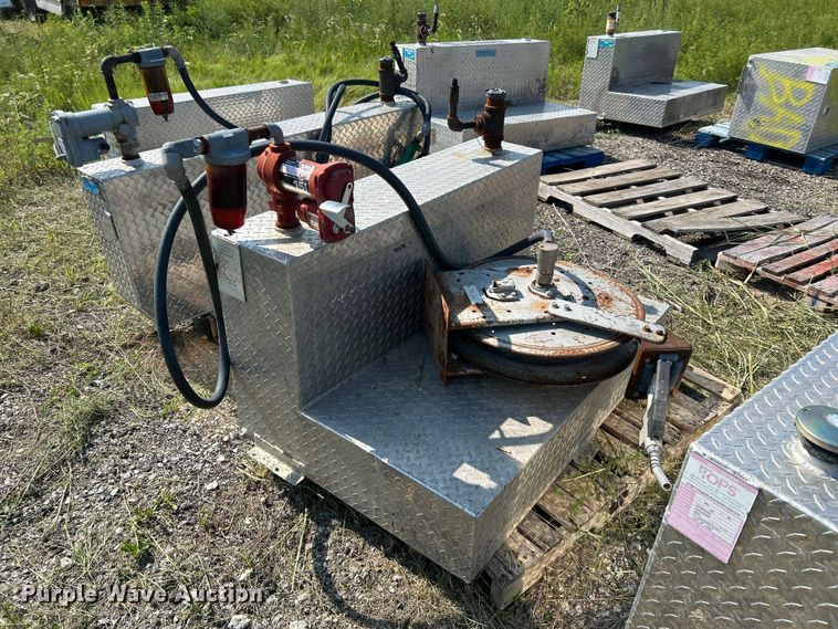 image for item DN6687 (6) auxiliary fuel tanks