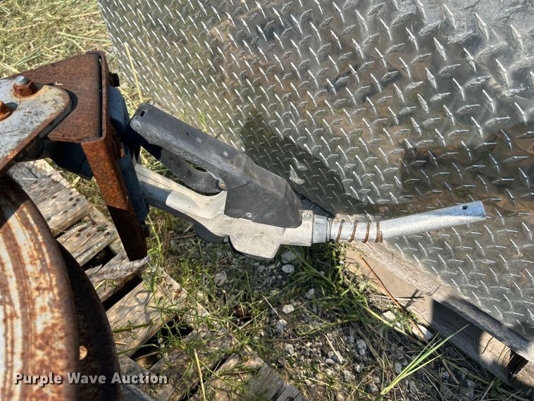 image for item DN6687 (6) auxiliary fuel tanks
