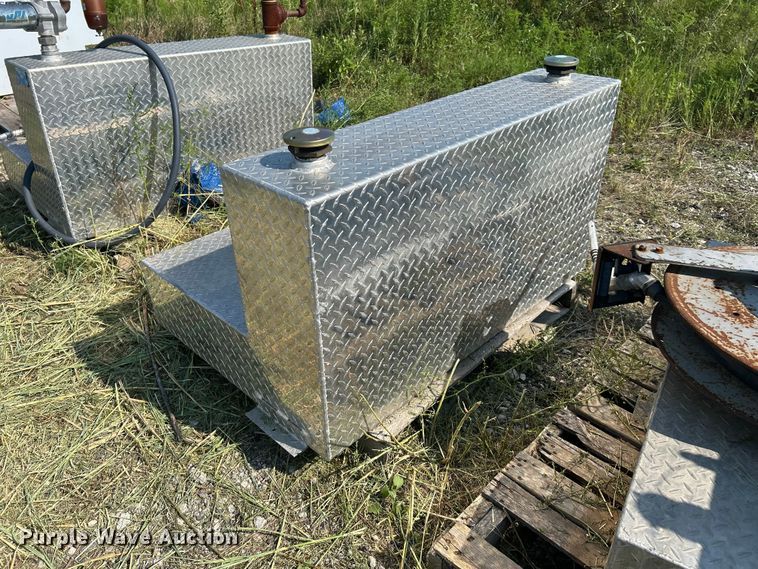 image for item DN6687 (6) auxiliary fuel tanks