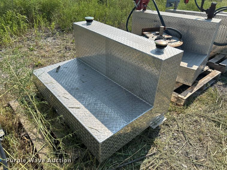 image for item DN6687 (6) auxiliary fuel tanks