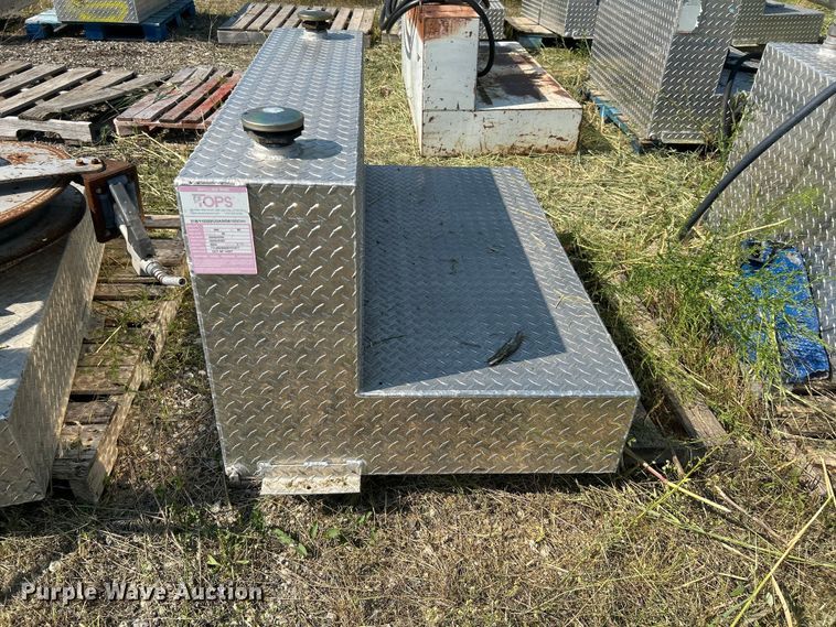 image for item DN6687 (6) auxiliary fuel tanks
