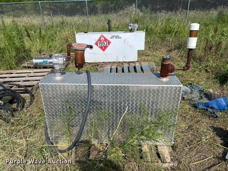 image for item DN6687 (6) auxiliary fuel tanks