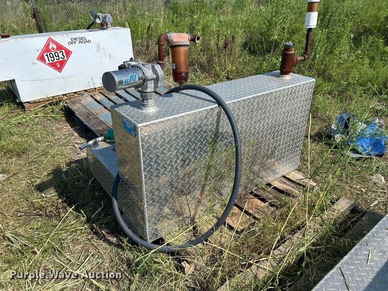 image for item DN6687 (6) auxiliary fuel tanks