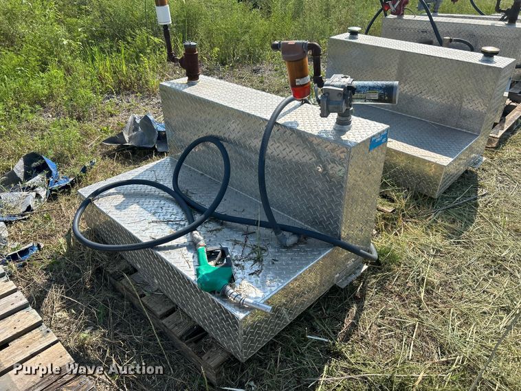 image for item DN6687 (6) auxiliary fuel tanks