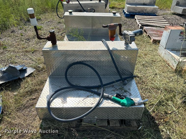 image for item DN6687 (6) auxiliary fuel tanks