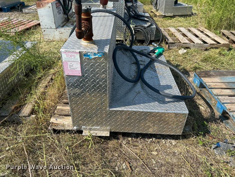 image for item DN6687 (6) auxiliary fuel tanks