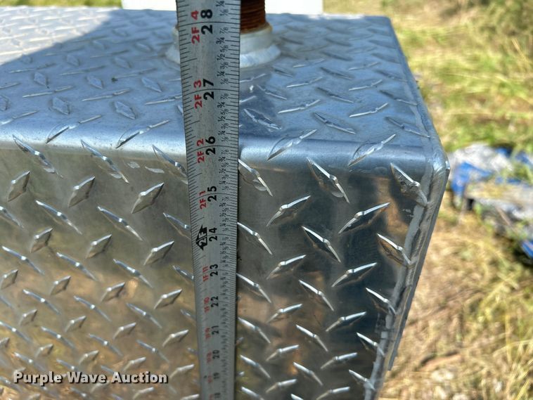 image for item DN6687 (6) auxiliary fuel tanks