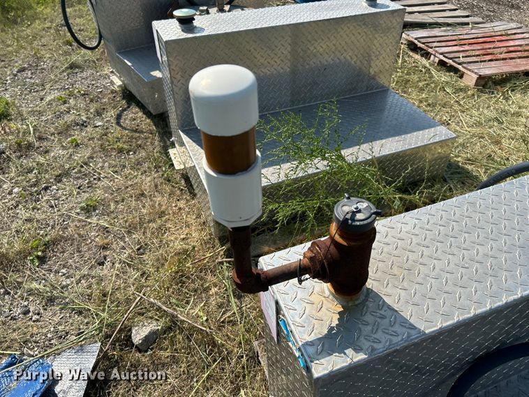 image for item DN6687 (6) auxiliary fuel tanks