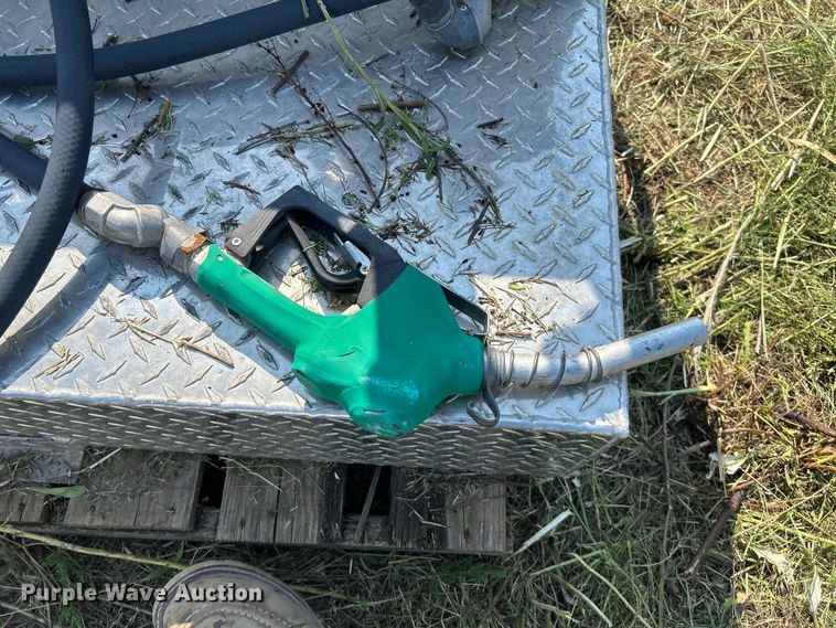 image for item DN6687 (6) auxiliary fuel tanks