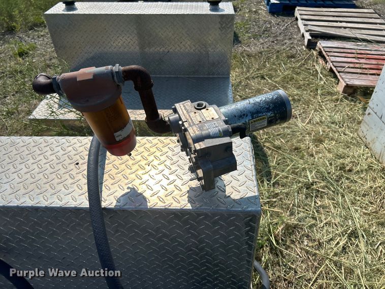 image for item DN6687 (6) auxiliary fuel tanks