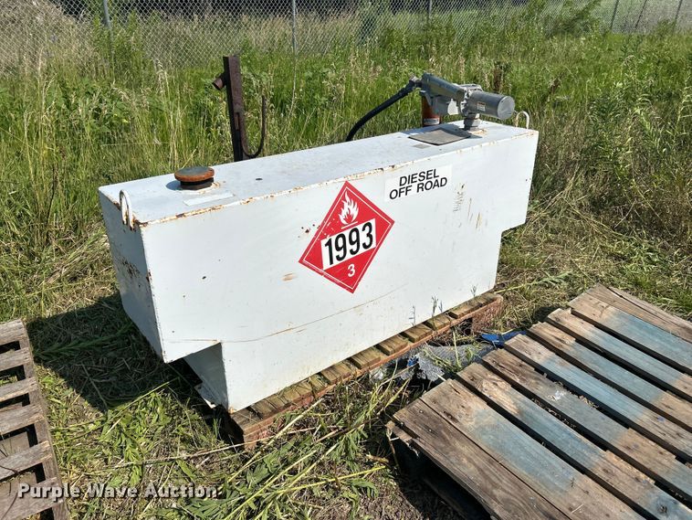 image for item DN6687 (6) auxiliary fuel tanks