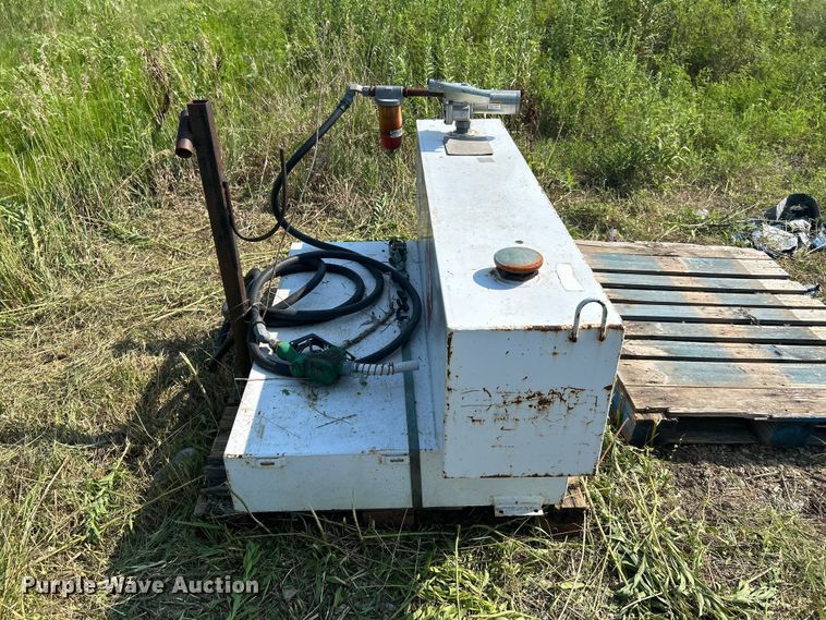 image for item DN6687 (6) auxiliary fuel tanks