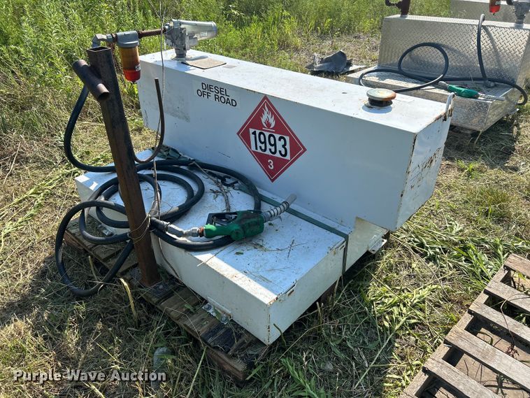 image for item DN6687 (6) auxiliary fuel tanks