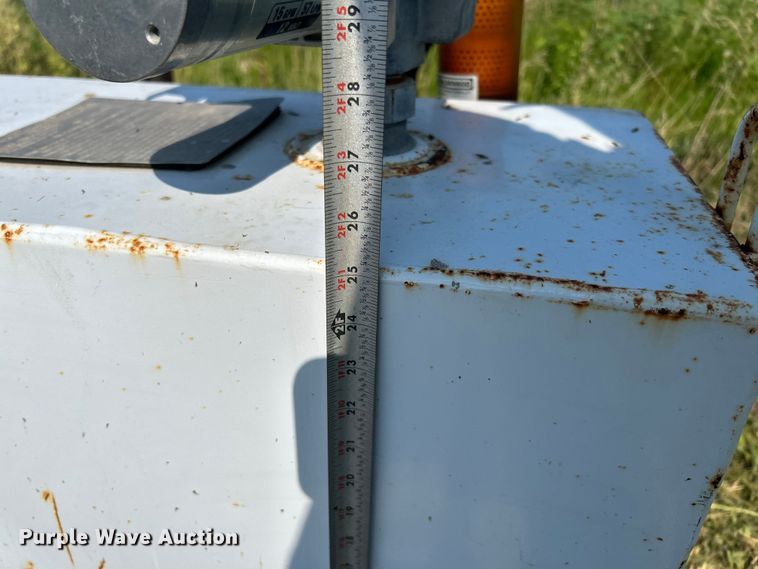 image for item DN6687 (6) auxiliary fuel tanks