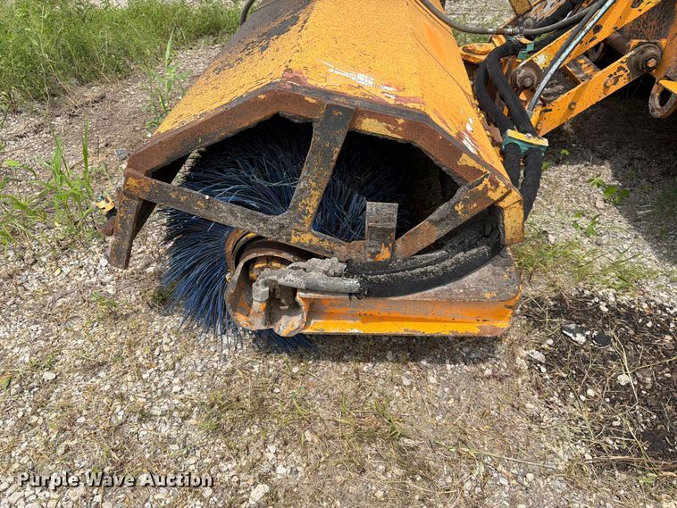 image for item DN6688 2007 Roscoe Sweep Pro 4820 broom