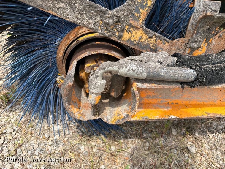 image for item DN6688 2007 Roscoe Sweep Pro 4820 broom