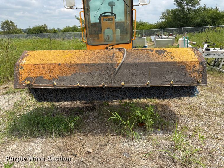 image for item DN6688 2007 Roscoe Sweep Pro 4820 broom