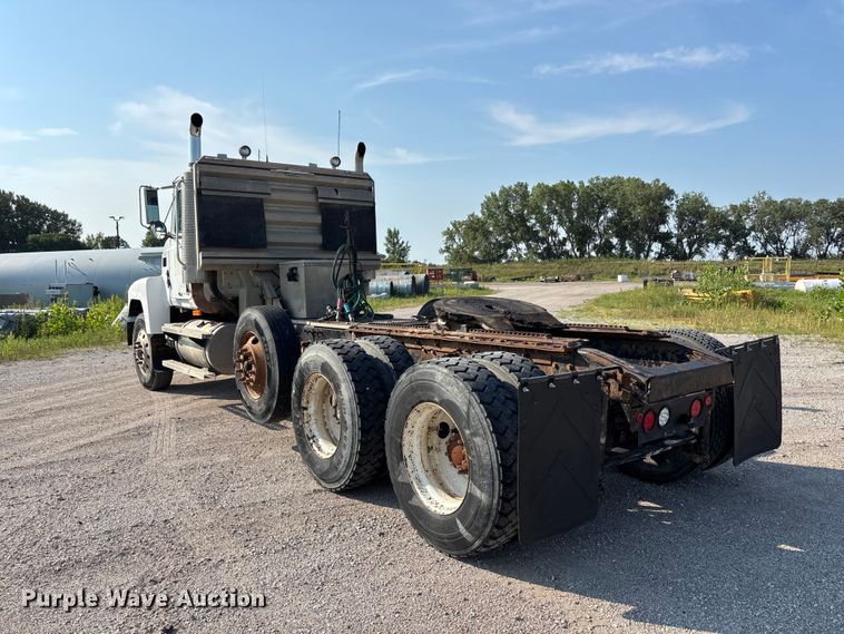 image for item DN6693 2003 Mack CH613 semi truck