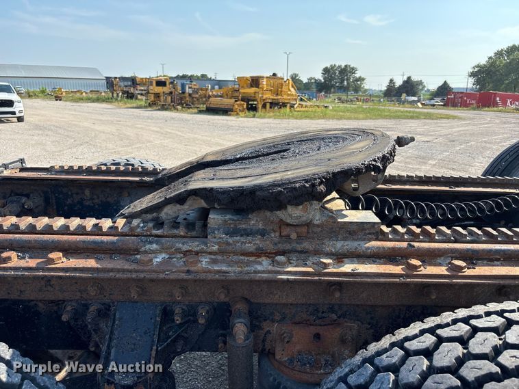 image for item DN6693 2003 Mack CH613 semi truck