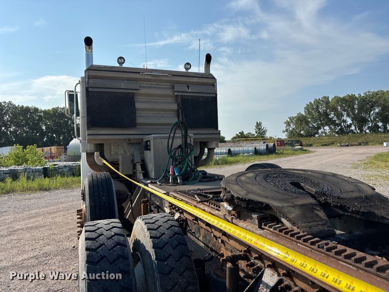 image for item DN6693 2003 Mack CH613 semi truck