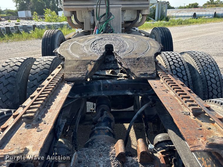 image for item DN6693 2003 Mack CH613 semi truck