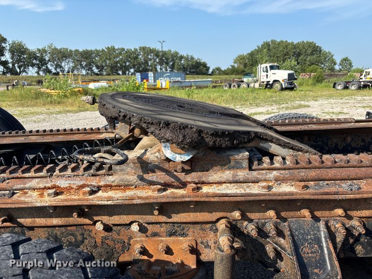 image for item DN6693 2003 Mack CH613 semi truck