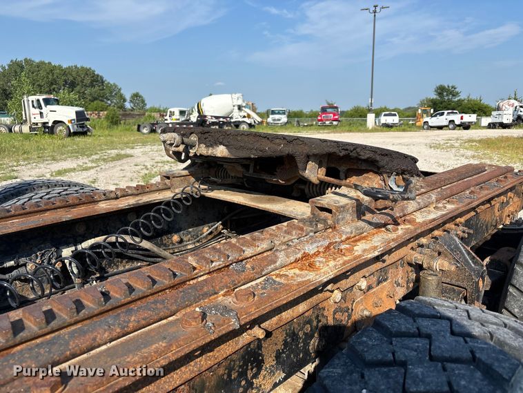 image for item DN6693 2003 Mack CH613 semi truck