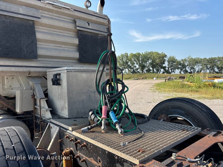 image for item DN6693 2003 Mack CH613 semi truck