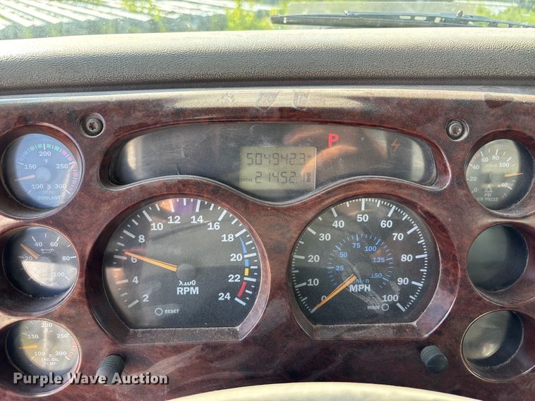 image for item DN6693 2003 Mack CH613 semi truck