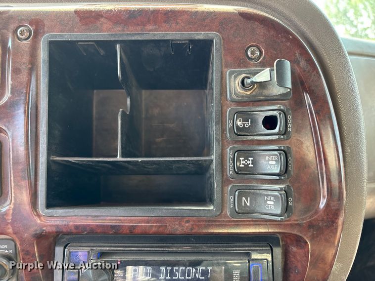 image for item DN6693 2003 Mack CH613 semi truck